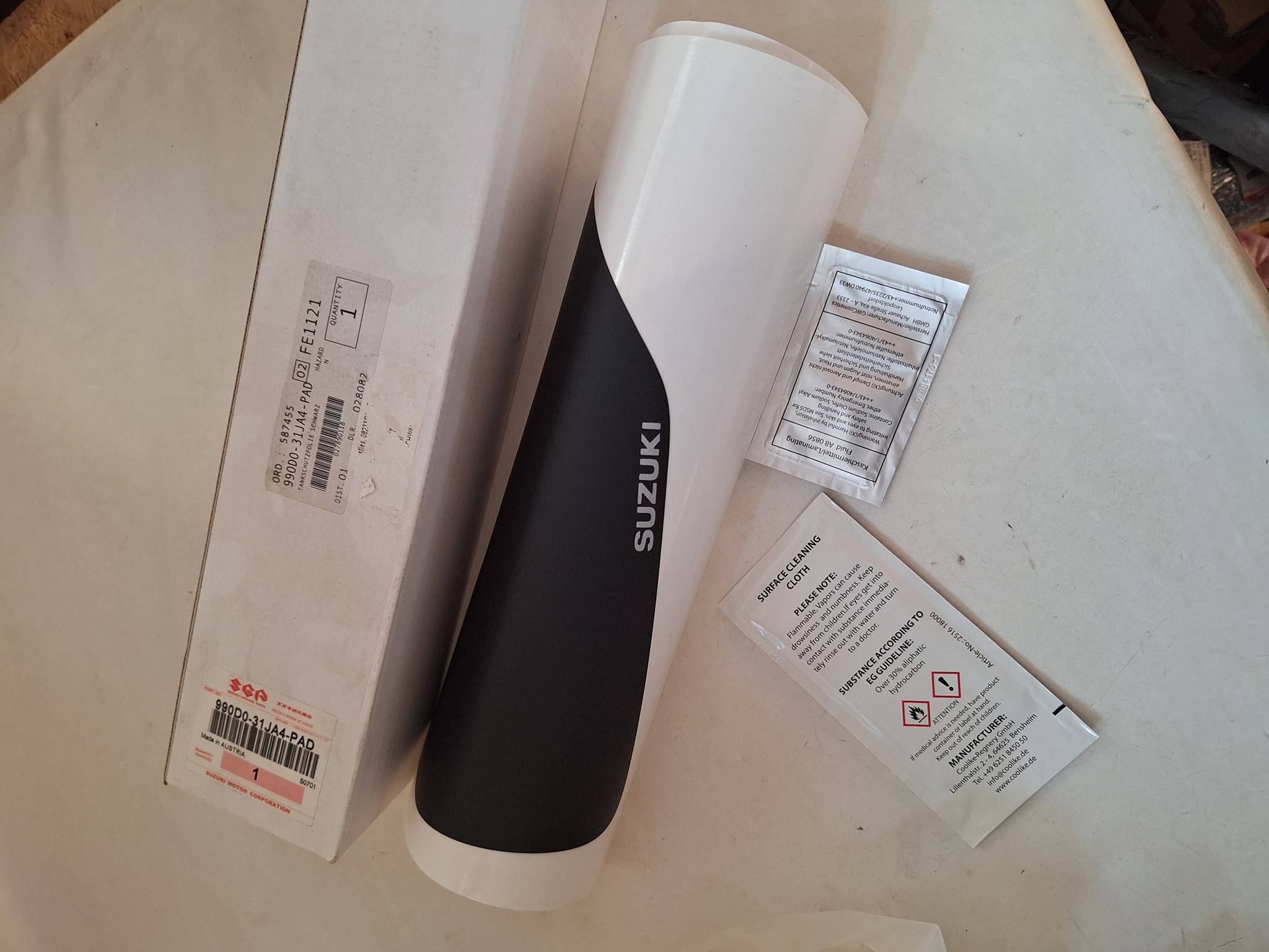 Picture of SUZUKI  TANKSCHUTZFOLIE SCHWARZ  990D0-31JA4-PAD